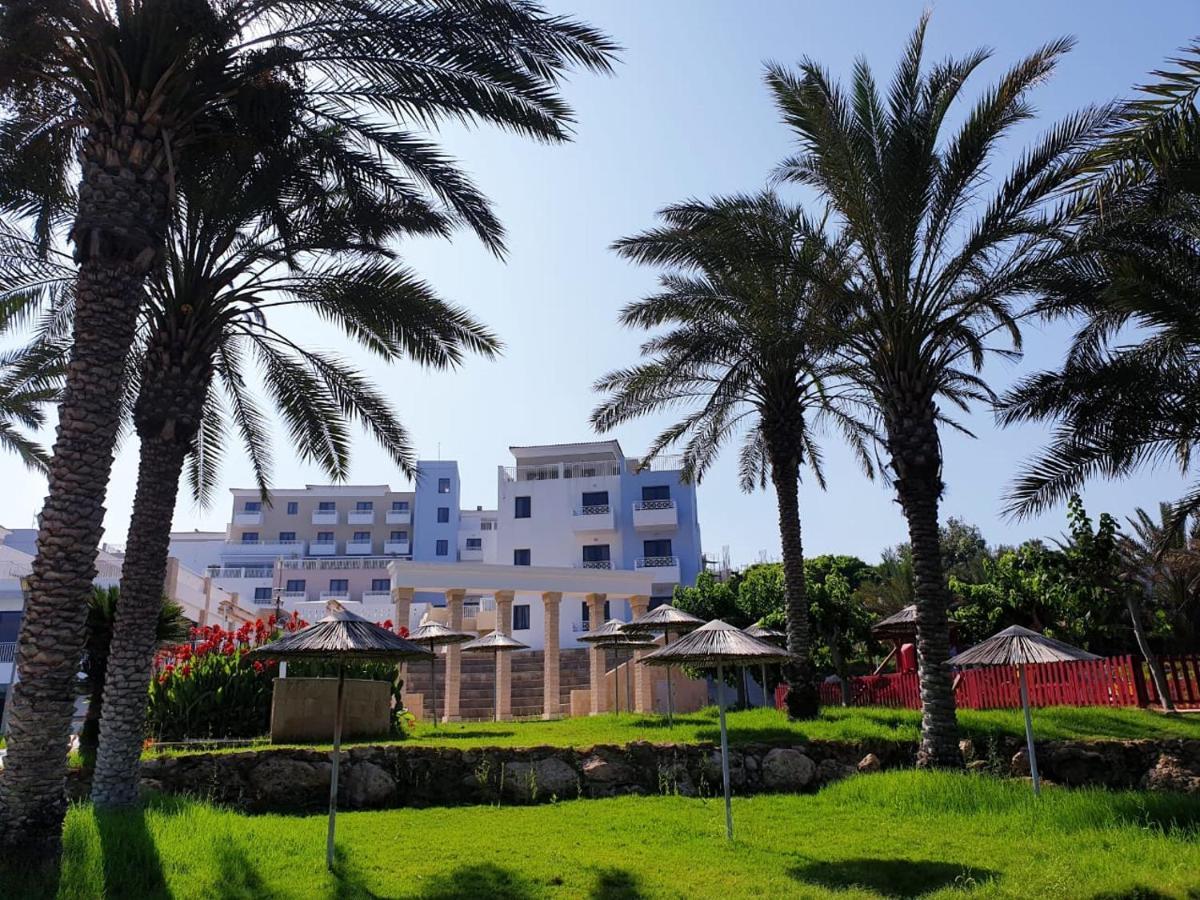 Seaview Sunset Holiday Apartments Paphos ภายนอก รูปภาพ